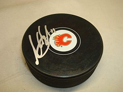 Mikael Backlund Aláírt Calgary Flames Jégkorong Dedikált 1D - Dedikált NHL Korong