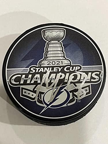 Ondrej Palat Aláírt 2021 Stanley-Kupa Bajnokok Tampa Bay Lightning Jégkorong egy - Dedikált NHL Korong